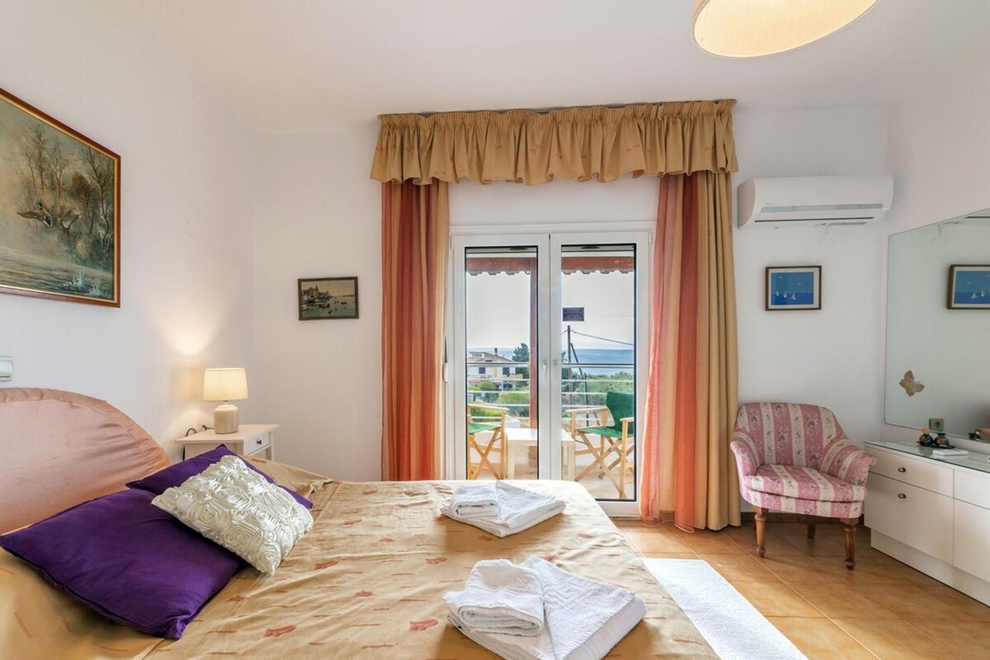 Amazing Villa Chrysanthi With Private Pool In Heraklion Epano Vathia Esterno foto
